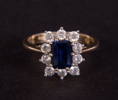 9 ct Gold Dress Ring, with Centre Sapphire at Dolan's Art Auction House