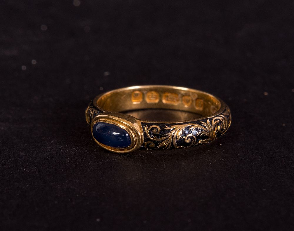 18 ct Gold Ring, with Lapis Lazuli Oval Stone