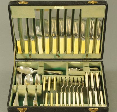 Vintage Canteen of Cutlery at Dolan's Art Auction House