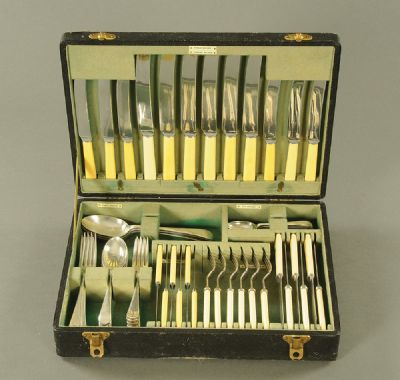 Walker & Hall Canteen of Cutlery at Dolan's Art Auction House