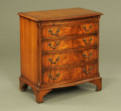 Mahogany Chest of Drawers at Dolan's Art Auction House